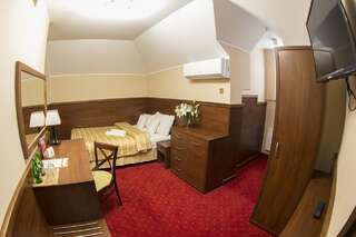 Отель Hotel Poniatowski Радом Стандартный двухместный номер с 1 кроватью или 2 отдельными кроватями-2